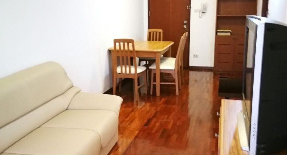 For rent 2 bedrooms condo in Yan Nawa, Bangkok
