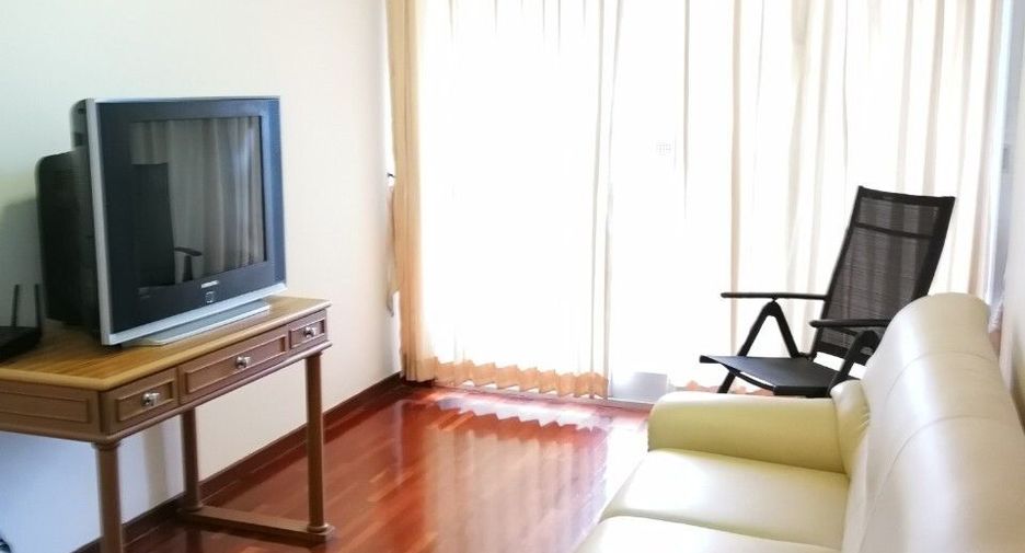 For rent 2 bedrooms condo in Yan Nawa, Bangkok