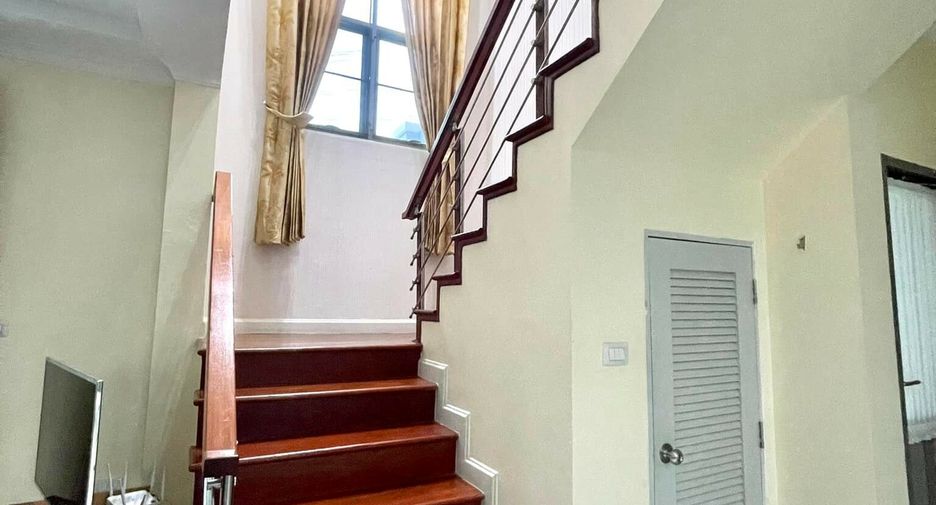 Casa en alquiler de 3 habitaciones en Prawet, Bangkok