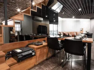 For rent 3 bedrooms condo in Huai Khwang, Bangkok