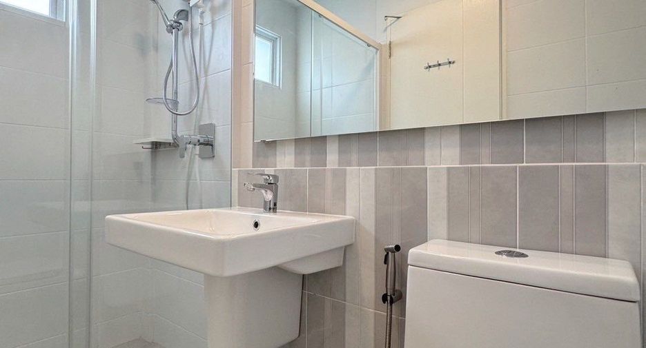 For rent 2 bedrooms townhouse in Prawet, Bangkok