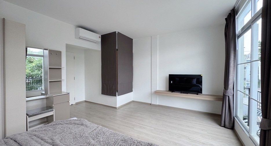 For rent 2 bedrooms townhouse in Prawet, Bangkok