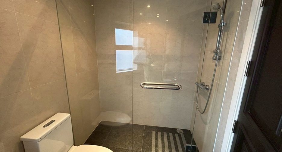 For rent 4 bedrooms condo in Pathum Wan, Bangkok