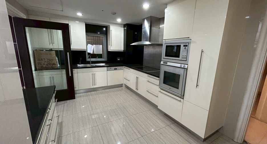For rent 4 bedrooms condo in Pathum Wan, Bangkok