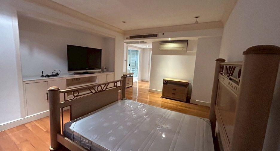 For rent 4 bedrooms condo in Pathum Wan, Bangkok