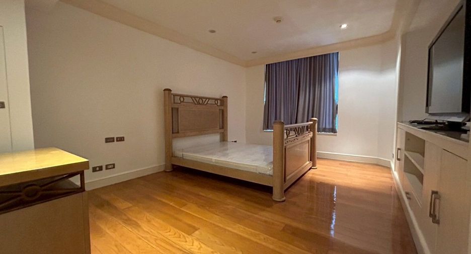 For rent 4 bedrooms condo in Pathum Wan, Bangkok