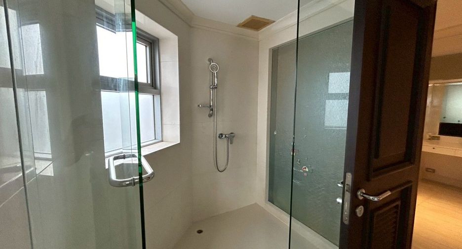 For rent 4 bedrooms condo in Pathum Wan, Bangkok
