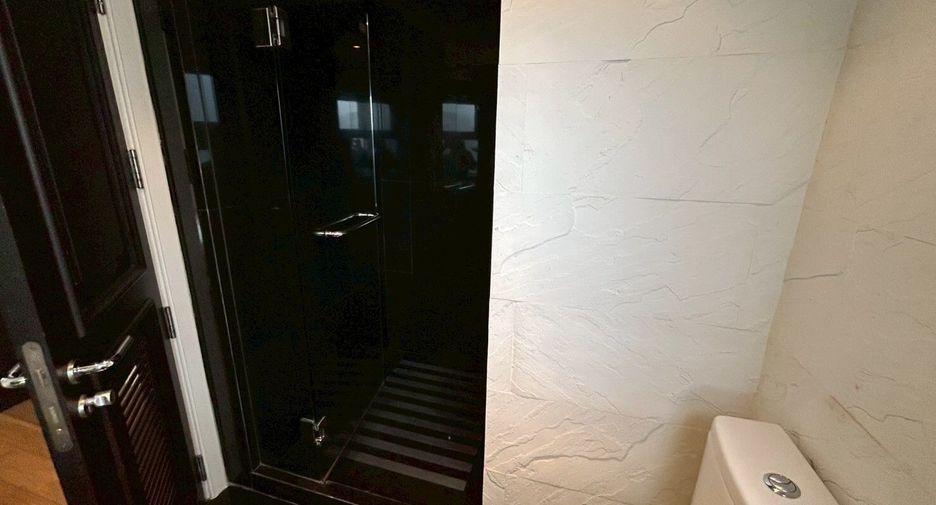 For rent 4 bedrooms condo in Pathum Wan, Bangkok