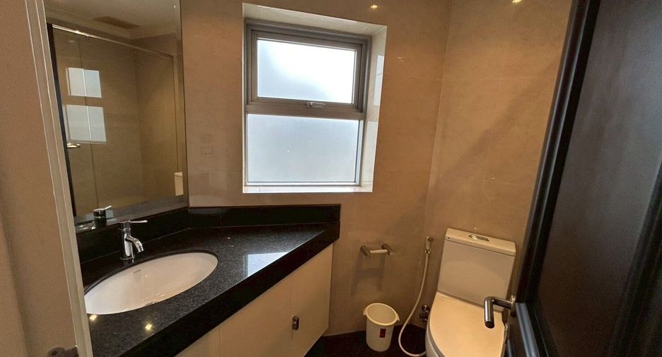 For rent 4 bedrooms condo in Pathum Wan, Bangkok