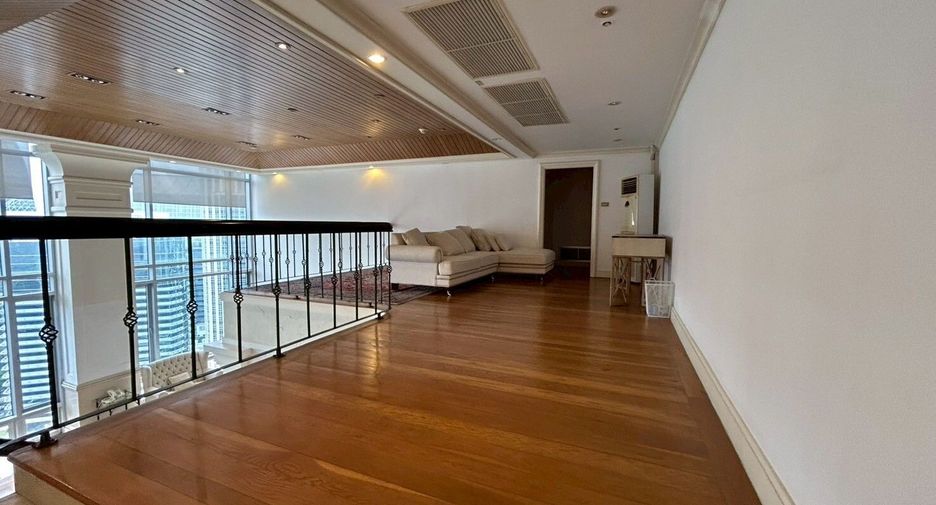 For rent 4 bedrooms condo in Pathum Wan, Bangkok