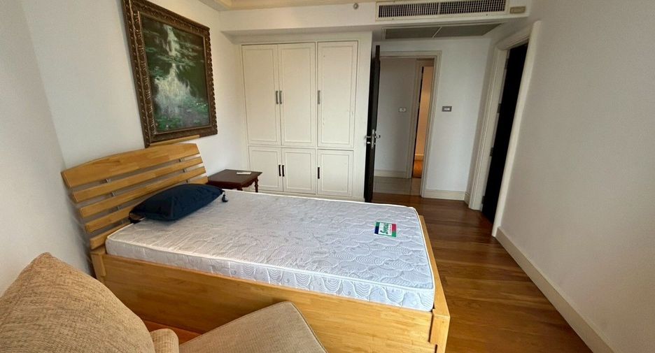 For rent 4 bedrooms condo in Pathum Wan, Bangkok