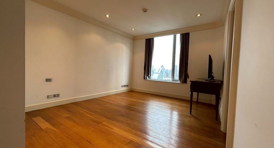 For rent 4 bedrooms condo in Pathum Wan, Bangkok