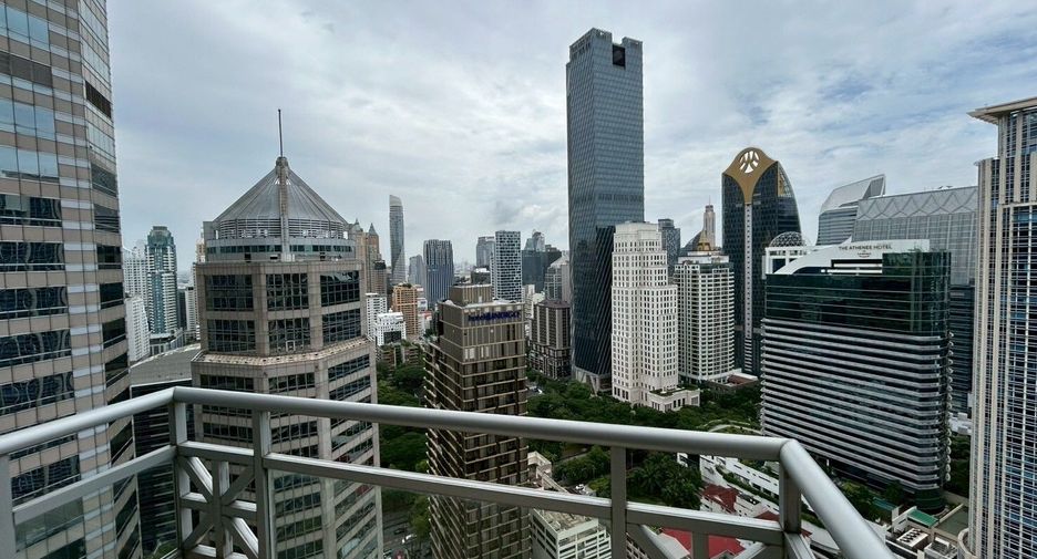 For rent 4 bedrooms condo in Pathum Wan, Bangkok