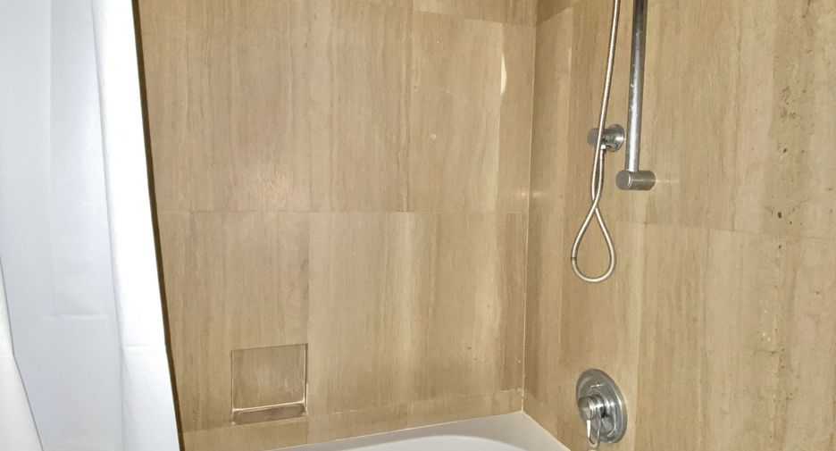 For rent 1 bed condo in Pathum Wan, Bangkok