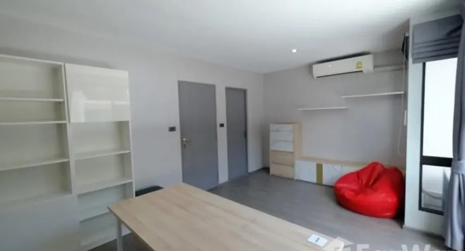 Casa adosada en alquiler de 4 habitaciones en Lat Phrao, Bangkok