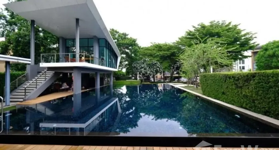 Casa adosada en alquiler de 4 habitaciones en Lat Phrao, Bangkok
