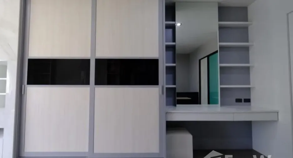 Casa adosada en alquiler de 4 habitaciones en Lat Phrao, Bangkok