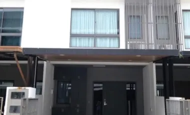 For rent 4 bedrooms townhouse in Lat Phrao, Bangkok