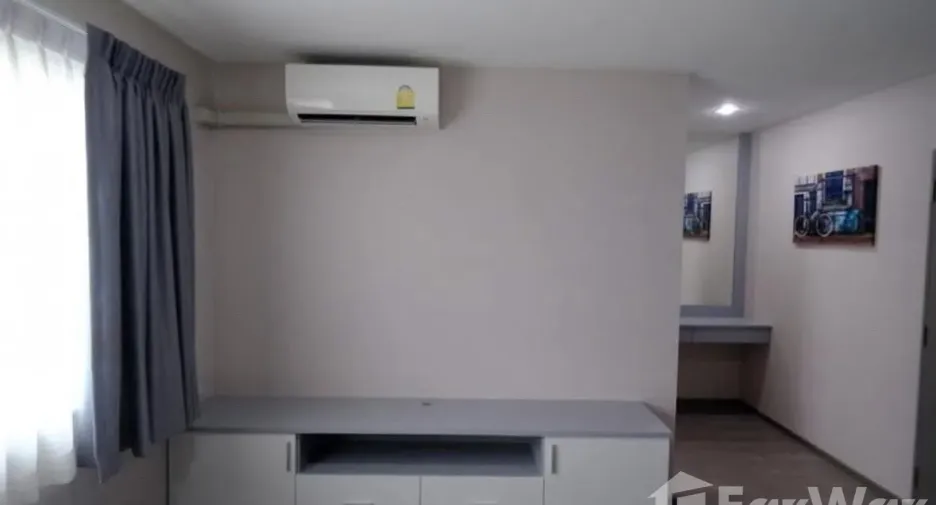 Casa adosada en alquiler de 4 habitaciones en Lat Phrao, Bangkok