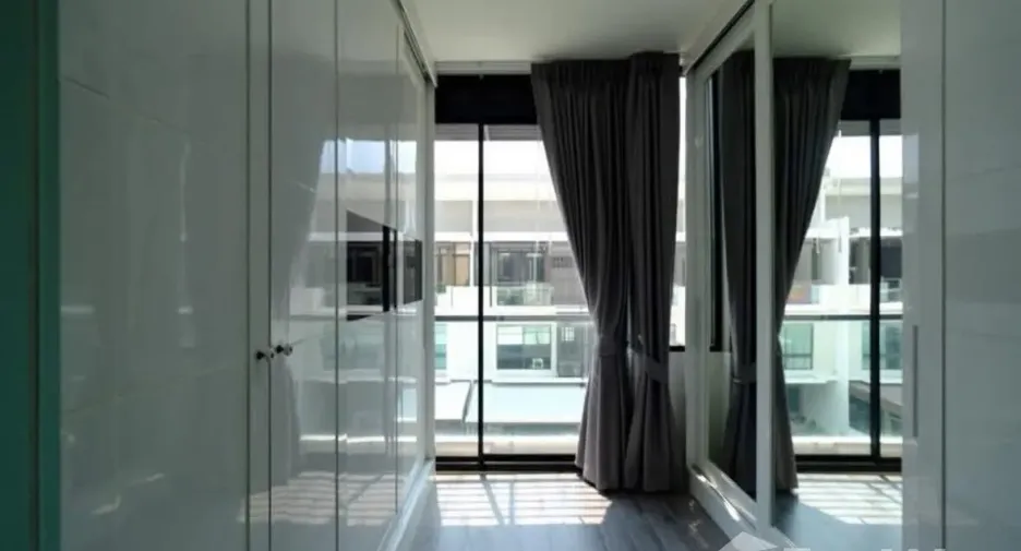 Casa adosada en alquiler de 4 habitaciones en Lat Phrao, Bangkok