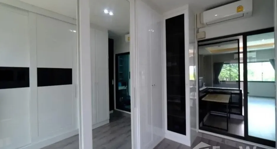 Casa adosada en alquiler de 4 habitaciones en Lat Phrao, Bangkok