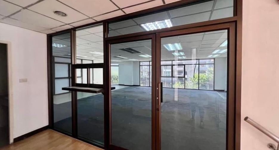 For rent retail Space in Khlong San, Bangkok