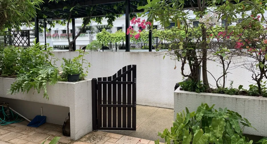For rent 3 bedrooms townhouse in Watthana, Bangkok