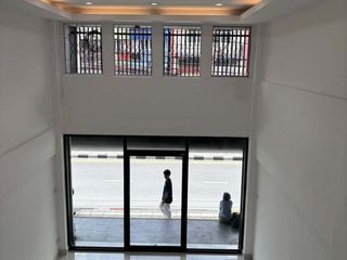 Gewerbefläche zur Miete mit 3 Zimmer in Suan Luang, Bangkok