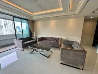 Condo en alquiler de 3 habitaciones en Khlong Toei, Bangkok