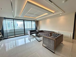 Condo en alquiler de 3 habitaciones en Khlong Toei, Bangkok