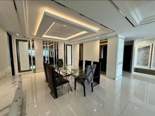Condo en alquiler de 3 habitaciones en Khlong Toei, Bangkok