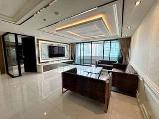 Condo en alquiler de 3 habitaciones en Khlong Toei, Bangkok