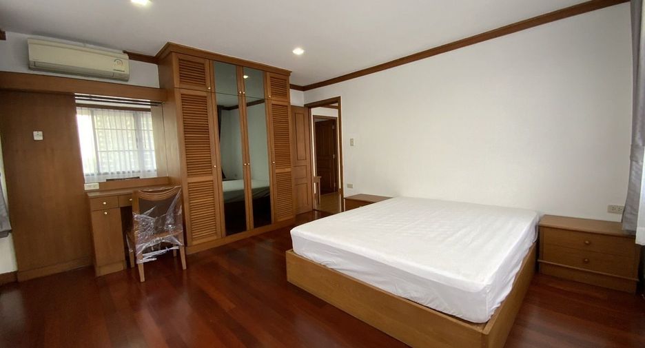For rent 3 bedrooms condo in Khlong Toei, Bangkok