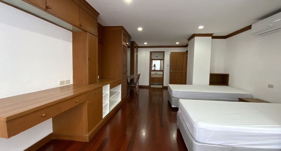 For rent 3 bedrooms condo in Khlong Toei, Bangkok
