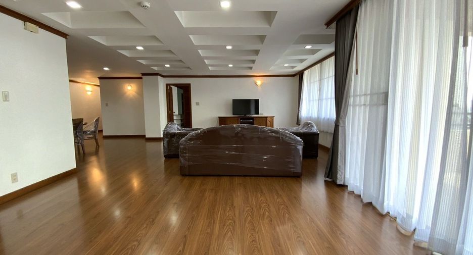 For rent 3 bedrooms condo in Khlong Toei, Bangkok