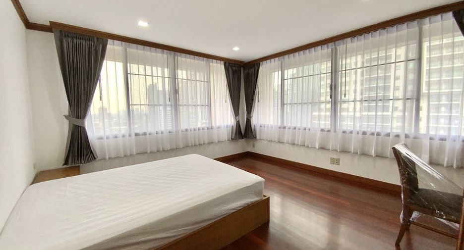 For rent 3 bedrooms condo in Khlong Toei, Bangkok