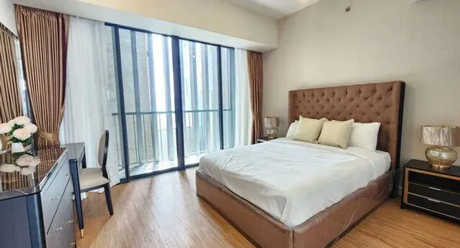 For rent 4 bedrooms condo in Sathon, Bangkok