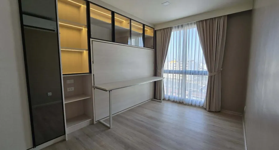 For rent 2 bedrooms condo in Huai Khwang, Bangkok