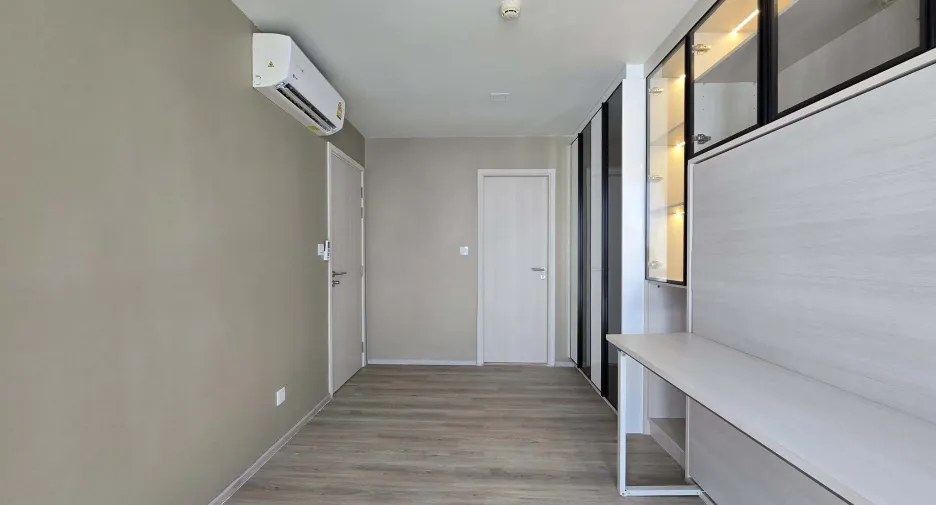 For rent 2 bedrooms condo in Huai Khwang, Bangkok