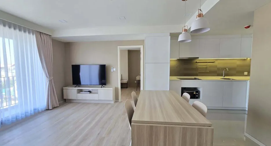 For rent 2 bedrooms condo in Huai Khwang, Bangkok