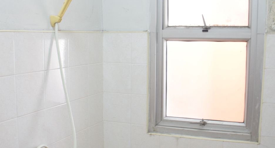 For rent 4 bedrooms retail Space in Bang Kho Laem, Bangkok