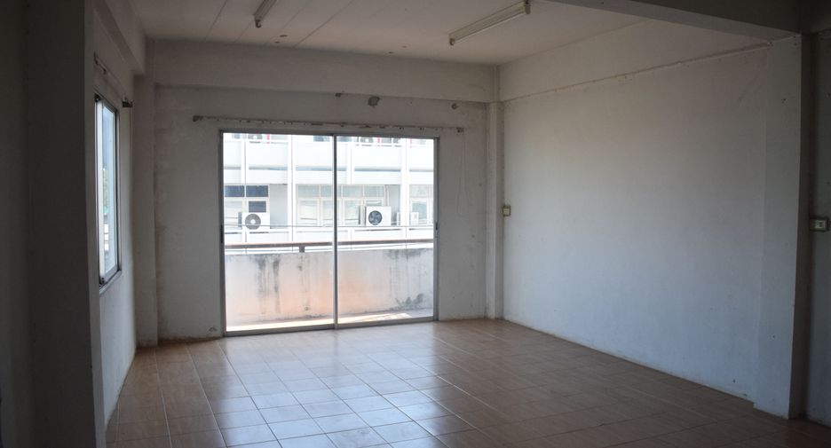 For rent 4 bedrooms retail Space in Bang Kho Laem, Bangkok
