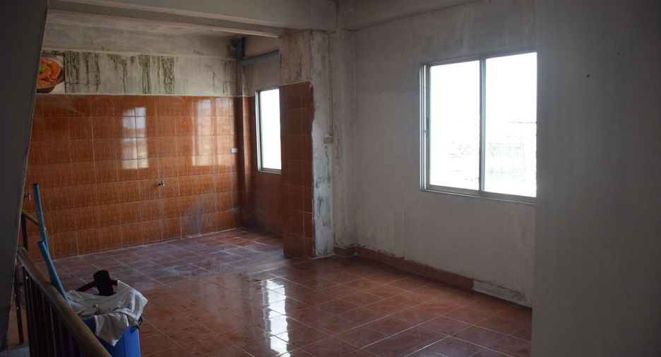 For rent 4 bedrooms retail Space in Bang Kho Laem, Bangkok