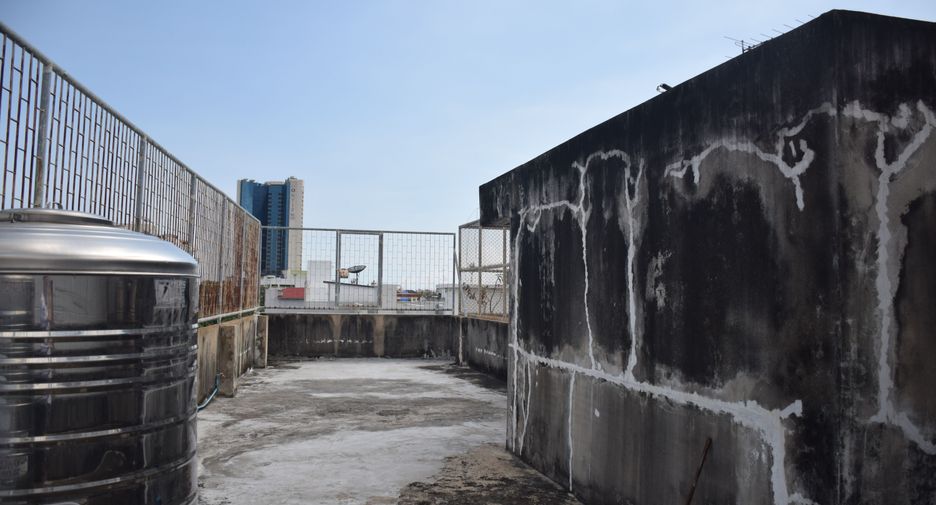 For rent 4 bedrooms retail Space in Bang Kho Laem, Bangkok
