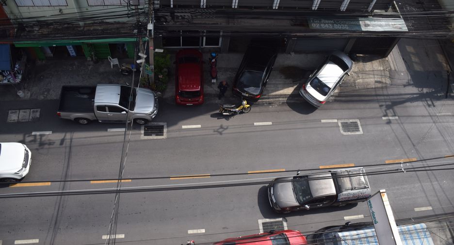 For rent 4 bedrooms retail Space in Bang Kho Laem, Bangkok