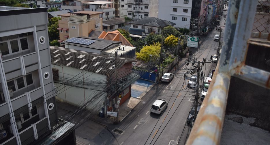 For rent 4 bedrooms retail Space in Bang Kho Laem, Bangkok