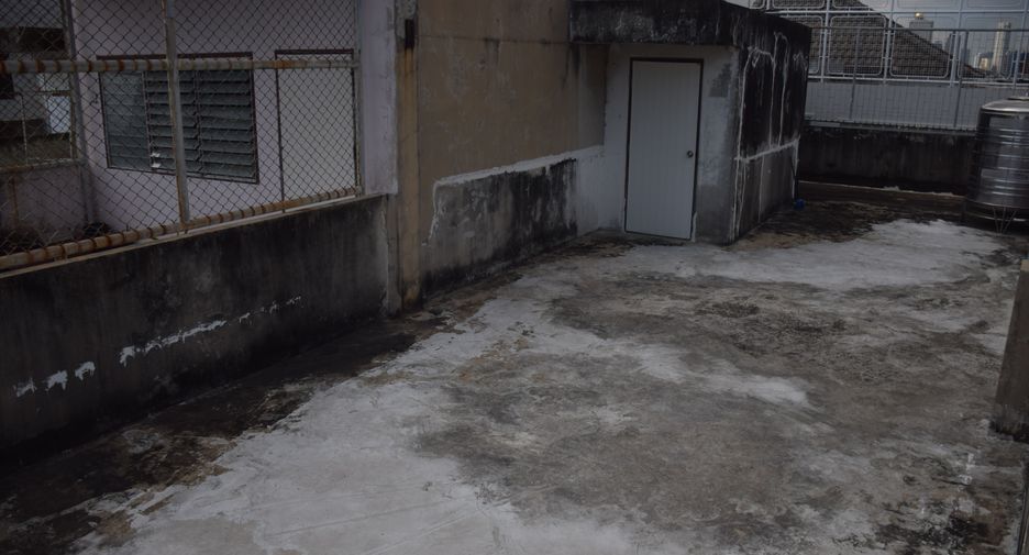 For rent 4 bedrooms retail Space in Bang Kho Laem, Bangkok