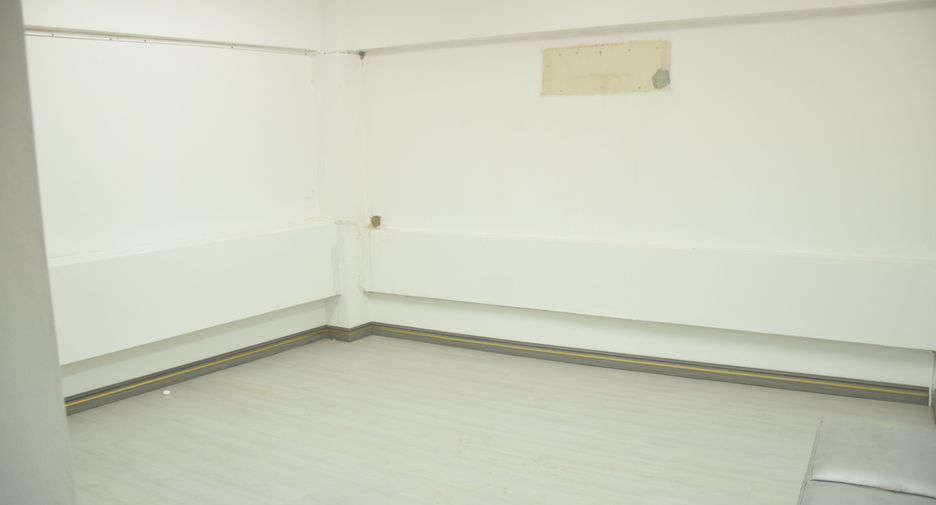For rent 4 bedrooms retail Space in Bang Kho Laem, Bangkok