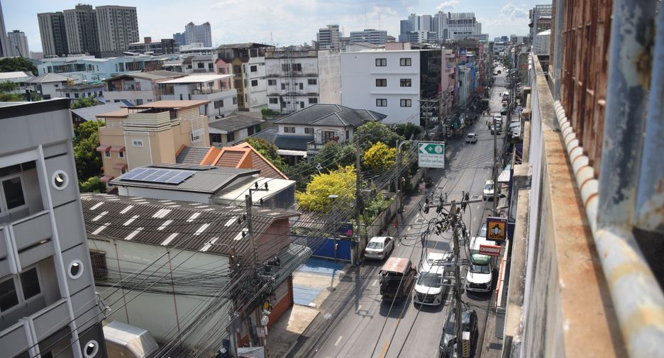 For rent 4 bedrooms retail Space in Bang Kho Laem, Bangkok