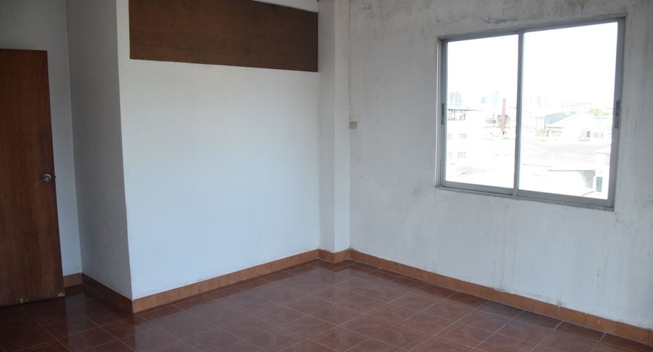 For rent 4 bedrooms retail Space in Bang Kho Laem, Bangkok